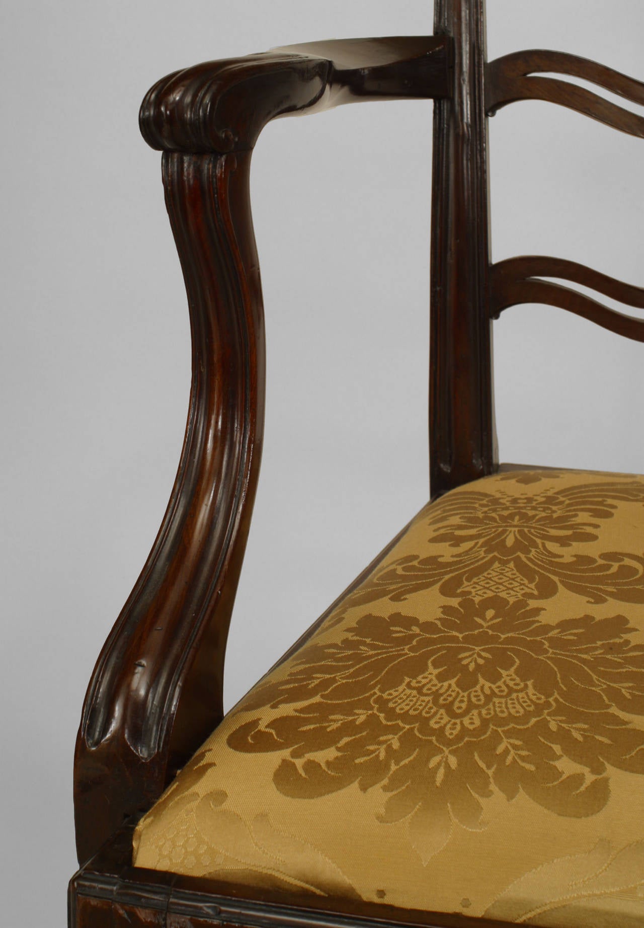 XIXe siècle Ensemble de 10 chaises anglaises géorgiennes en damas doré en vente
