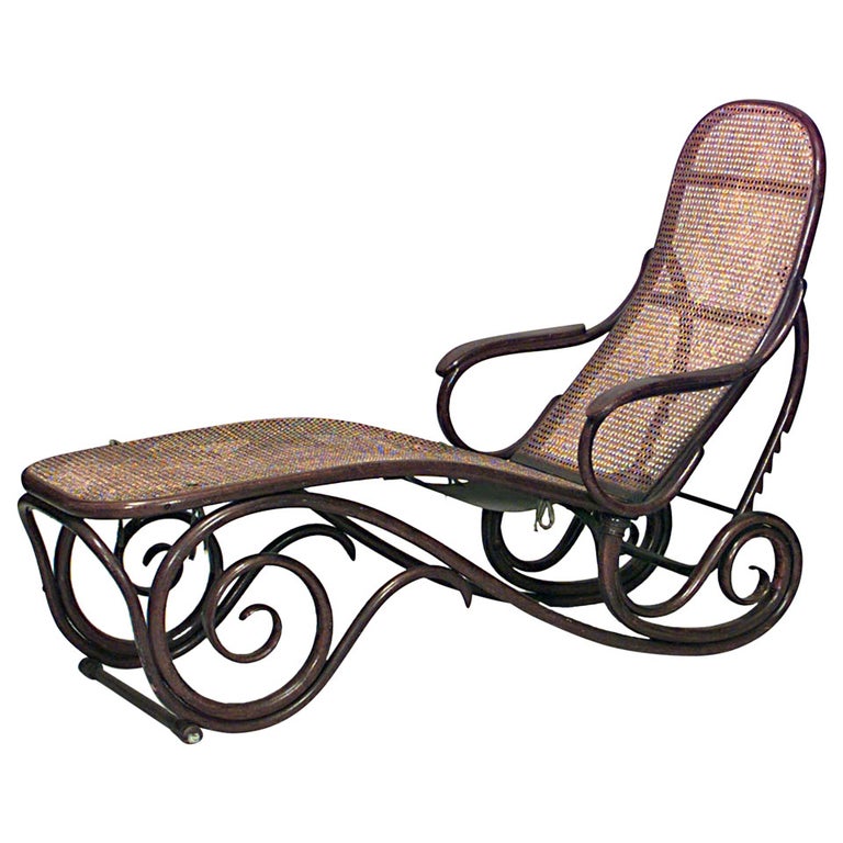 Bentwood Thonet Style Scroll Design Chaise For Sale