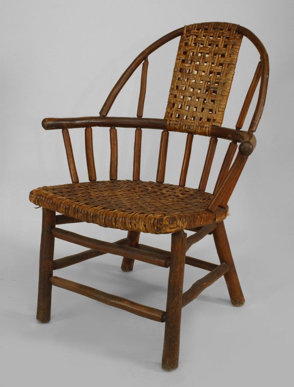 Rustikaler gewebter Sessel im alten Hickory-Stil