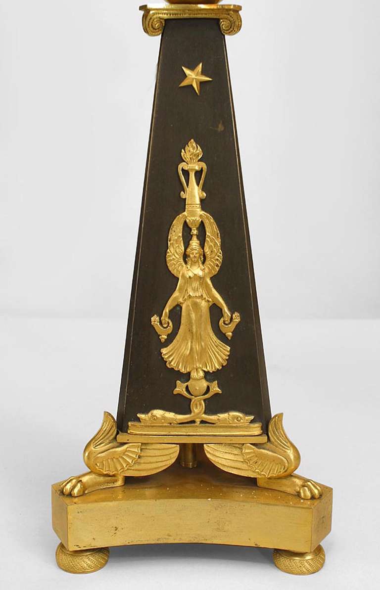Paar Stücke aus dem 19. Jahrhundert Electrified Kandelaber im französischen Empire-Stil (Bronze) im Angebot