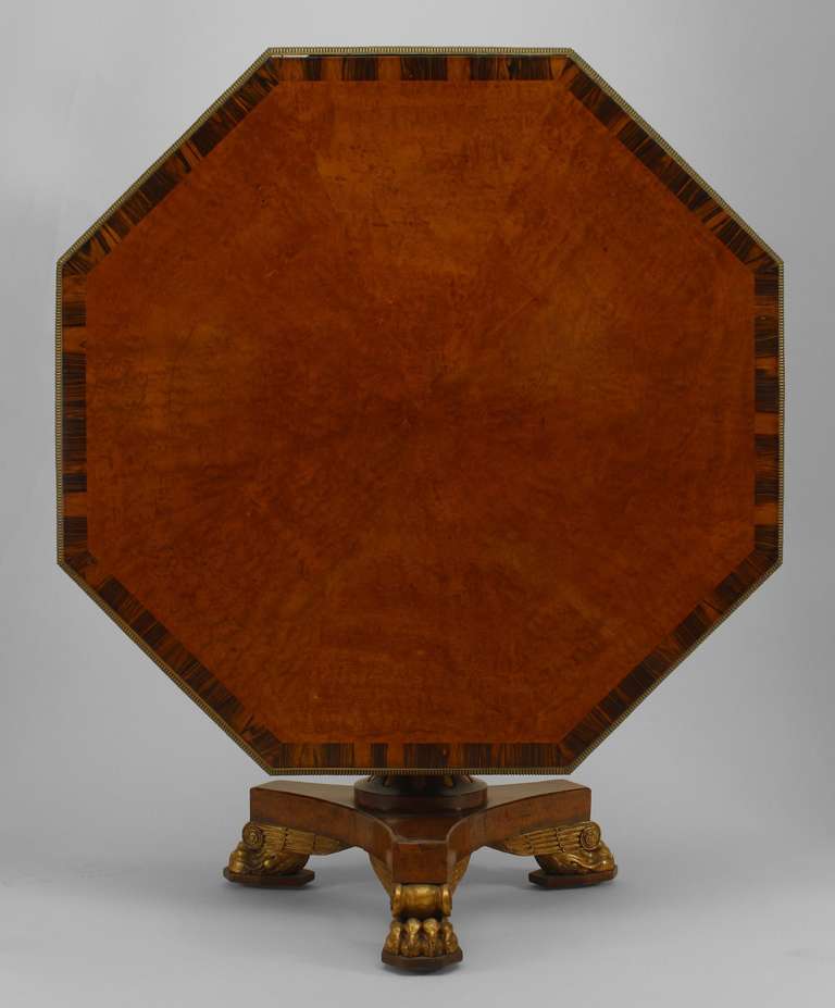 Regency Table centrale de style Régence anglaise en thuya et doré en vente