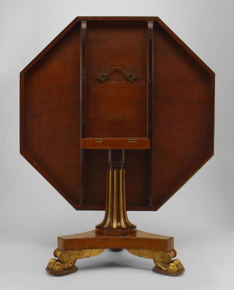 XIXe siècle Table centrale de style Régence anglaise en thuya et doré en vente