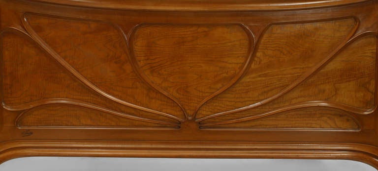 Art Nouveau Queen Sized Maple Bed Signed By Landry In Excellent Condition In New York, NY