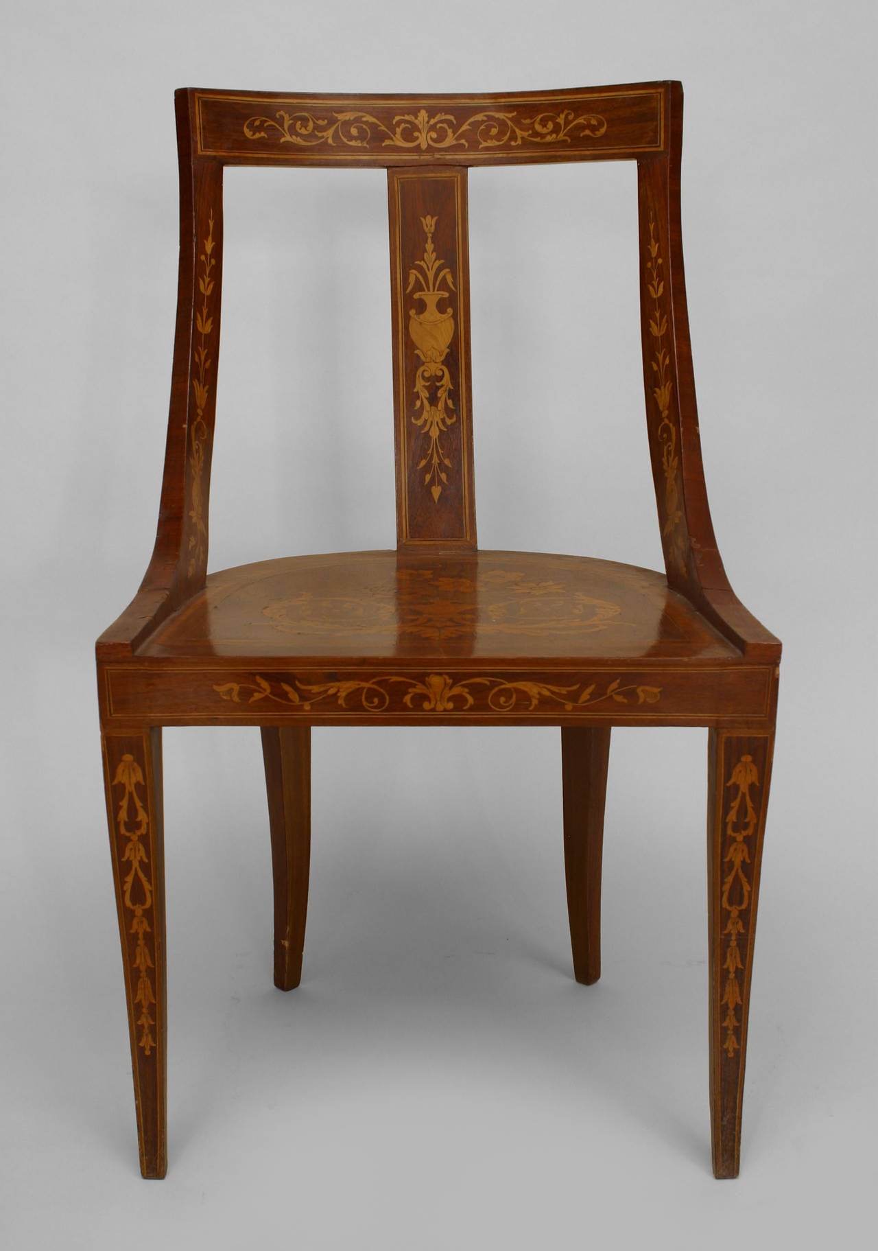 Pair of English Edwardian Mahogany Side Chairs In Excellent Condition For Sale In New York, NY