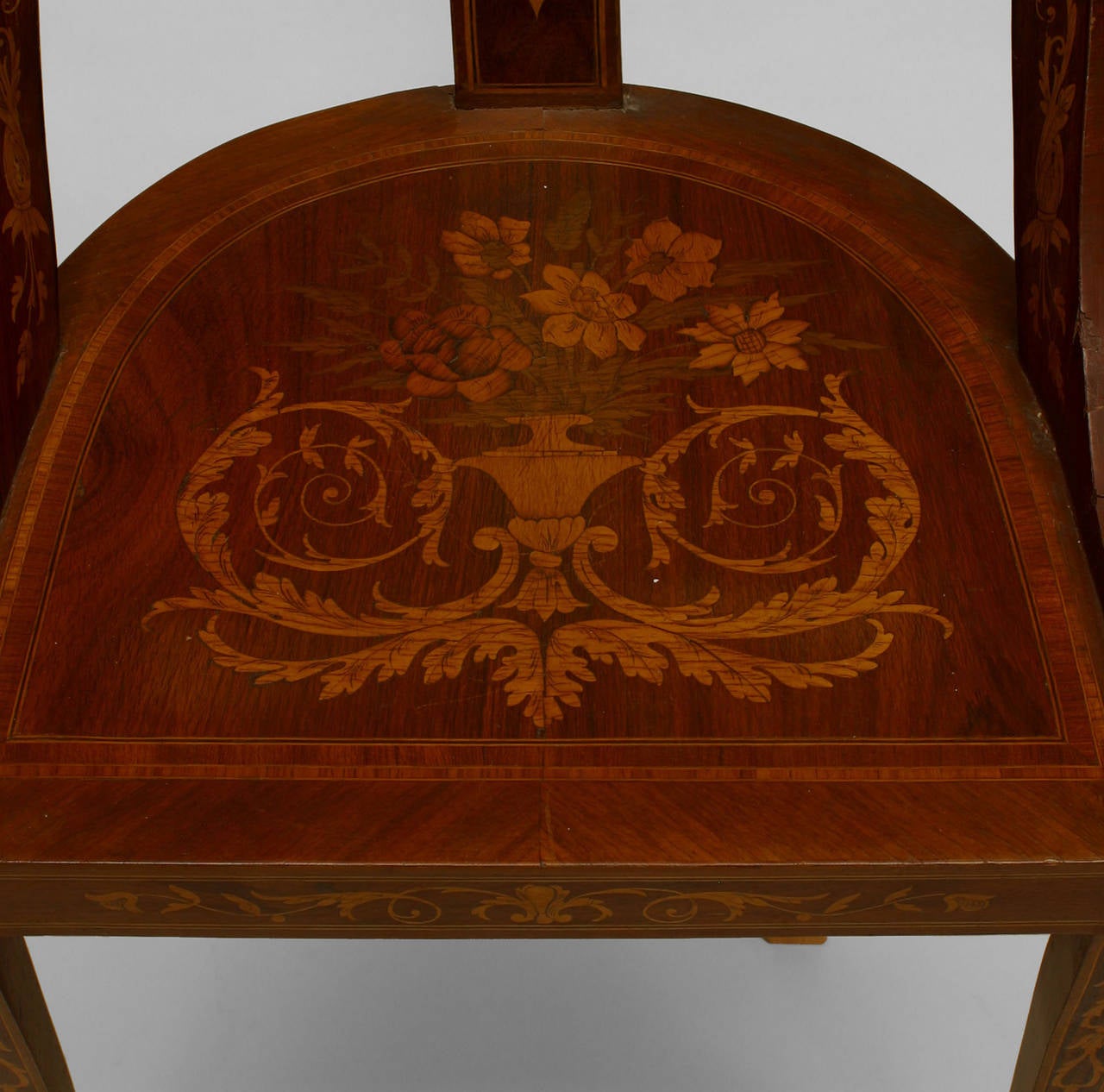 Pair of English Edwardian side chairs with faded mahogany veneer and satinwood inlaid Neo-classical designs on seat and back
