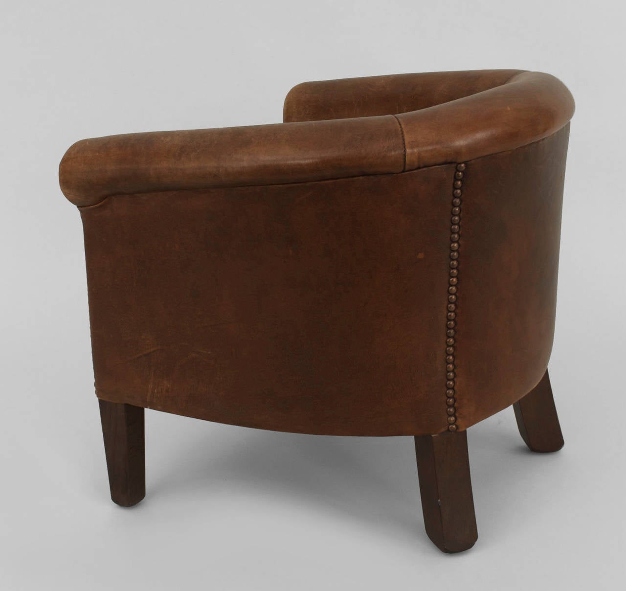 round leather chair