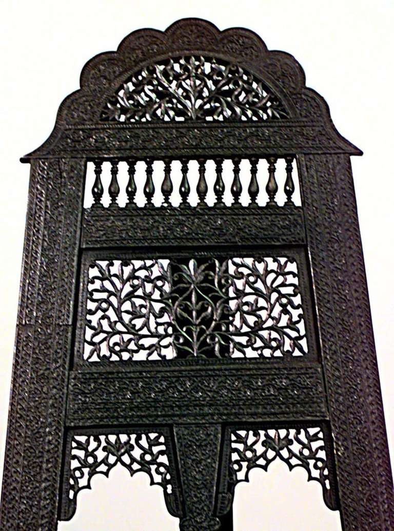 Nineteenth century Anglo-Indian carved ebony easel stand featuring an arched filigree spindle top and filigree stretcher.