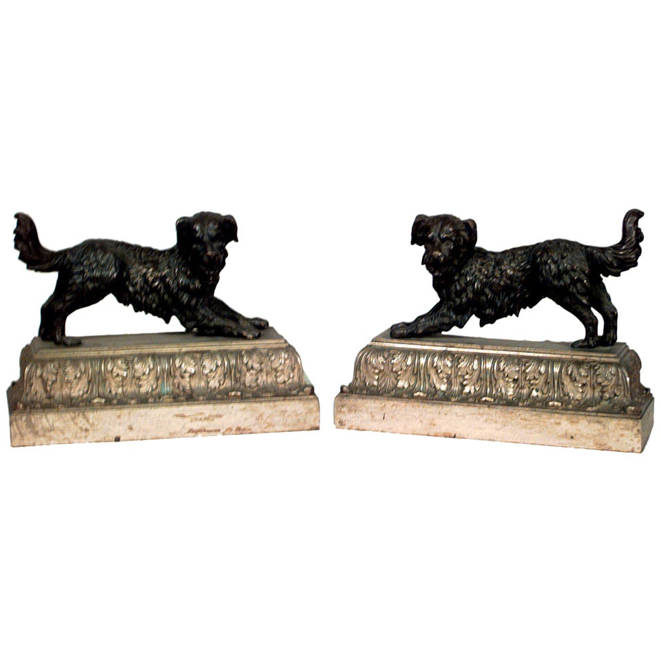 Paire de chenets français en bronze en forme de terrier en vente