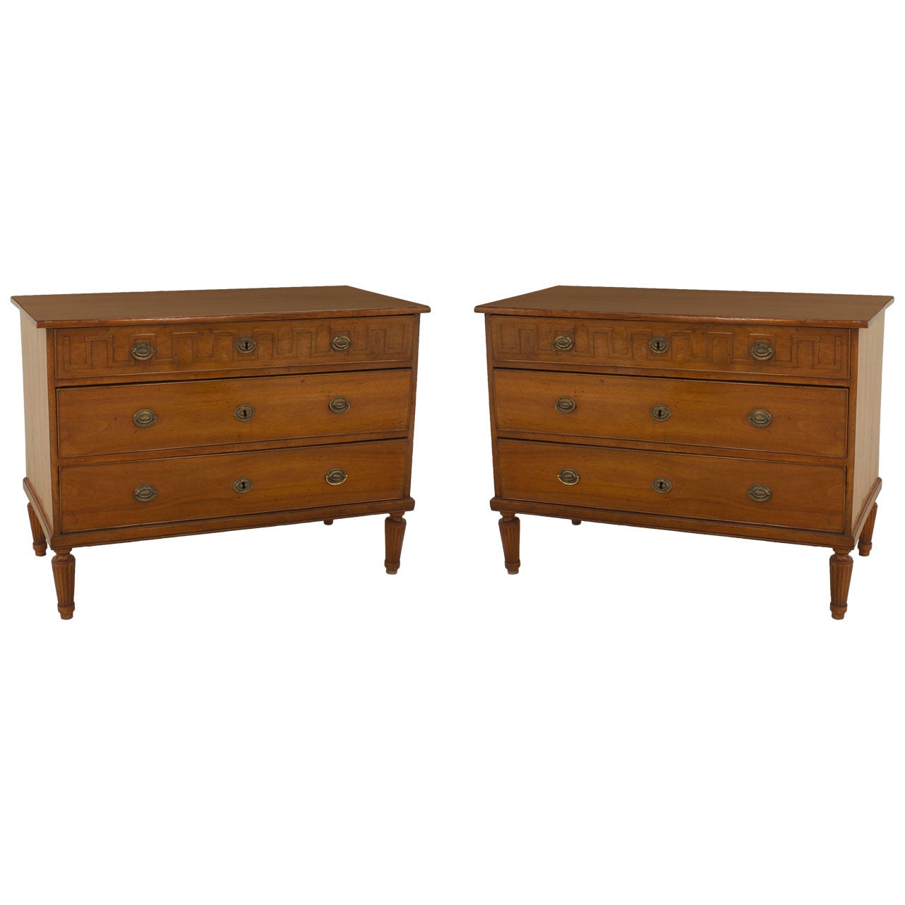 Paire de commodes italiennes néo-classiques en bois fruitier