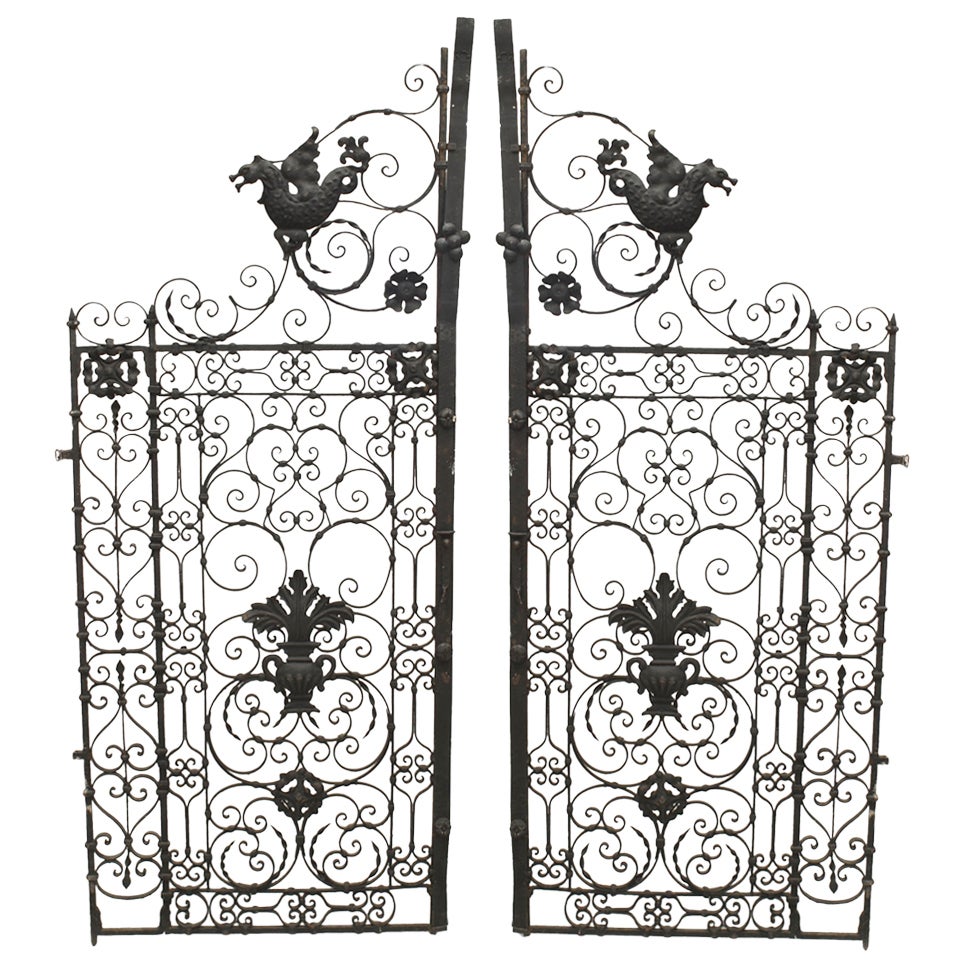 Pareja de puertas de hierro de estilo renacentista del siglo XIX
