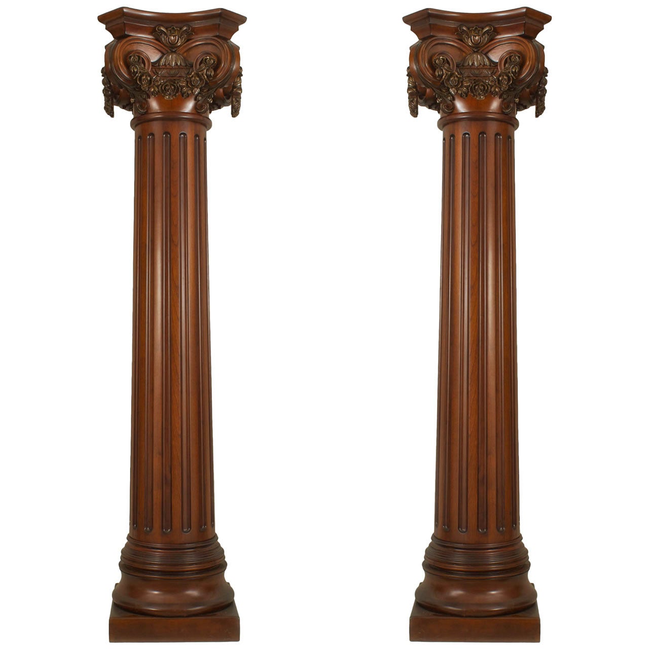 Paire de colonnes anglaises de style géorgien en acajou sculpté