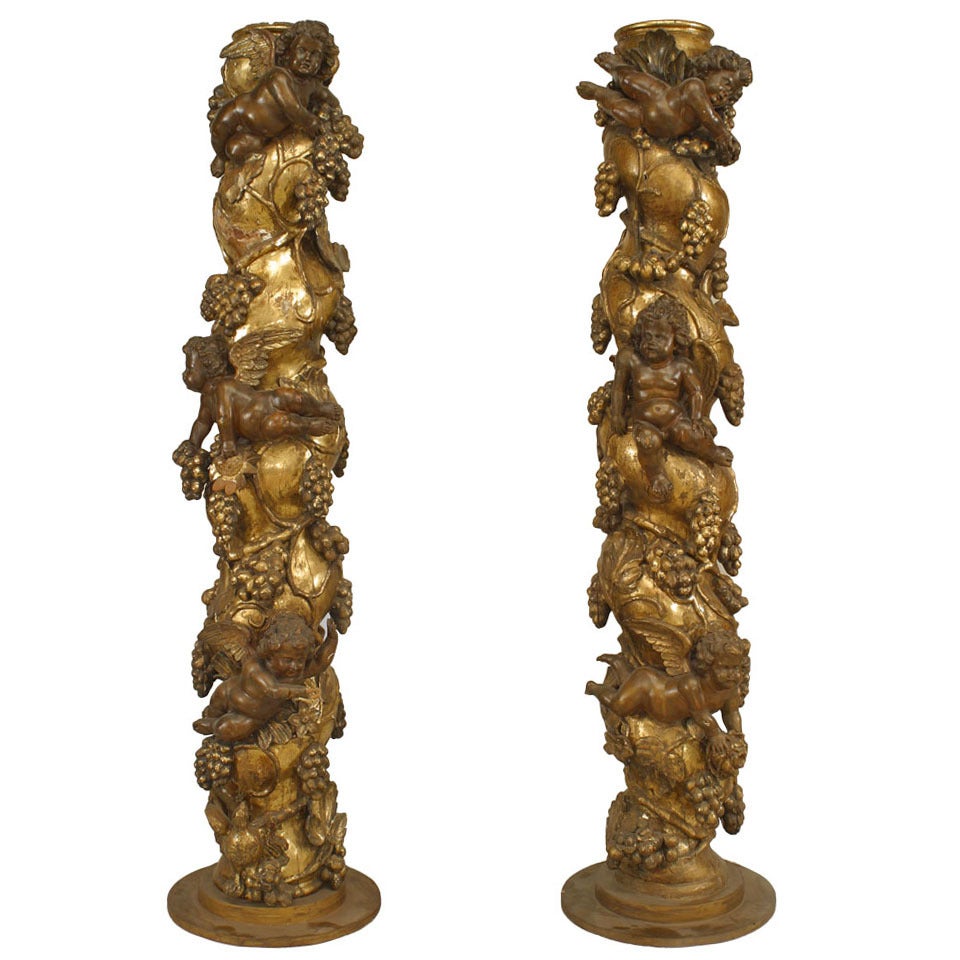 Paire de colonnes baroques italiennes en bois doré sculpté