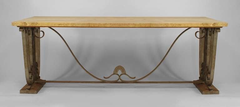 Fer Table centrale Art déco française avec plateau en marbre en vente