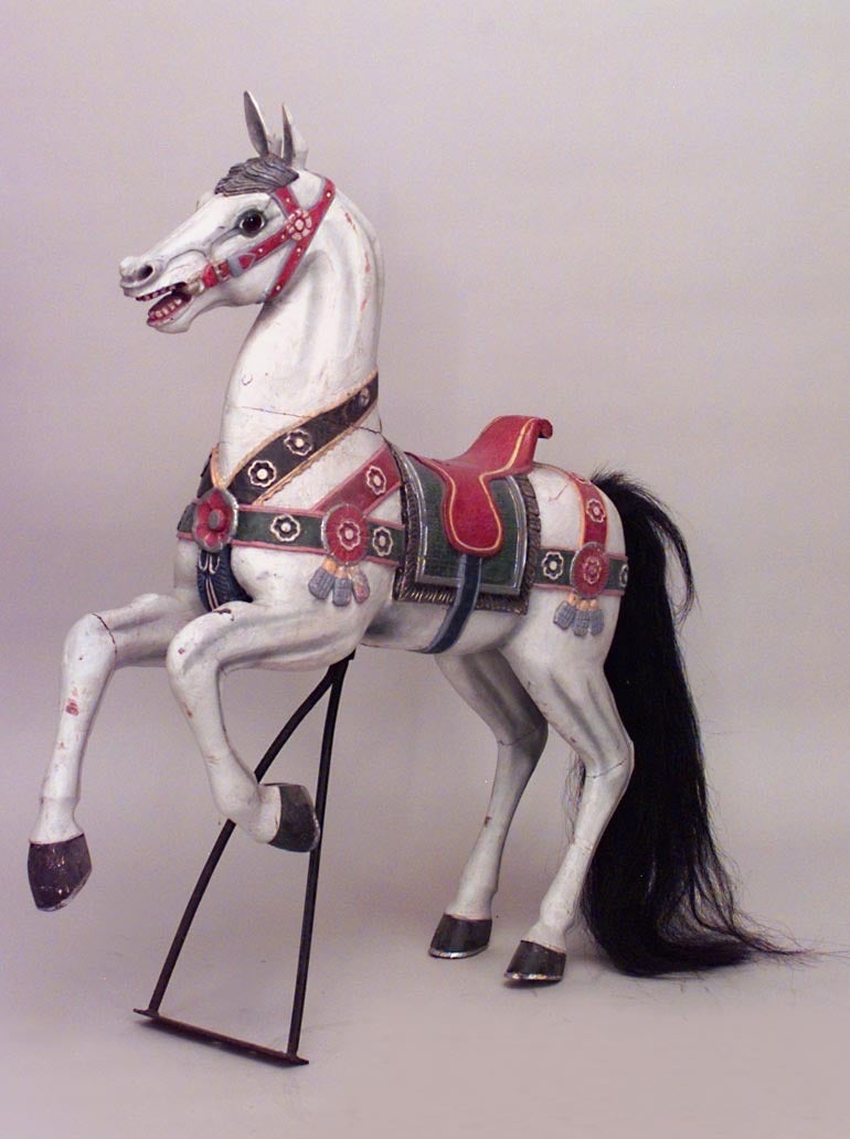 2 figurines américaines de style carrousel sculptées et décorées d'un cheval avec support en fer (20e siècle) (PRIX CHACUN)
