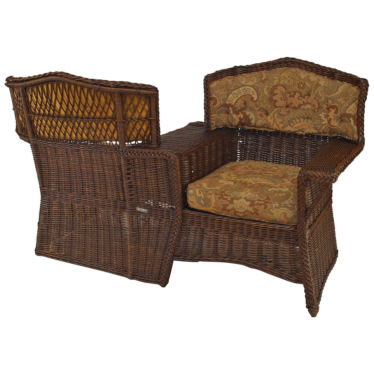 Early 20th Century American Mission Natural Wicker Tête-à-Tête For Sale at 1stdibs