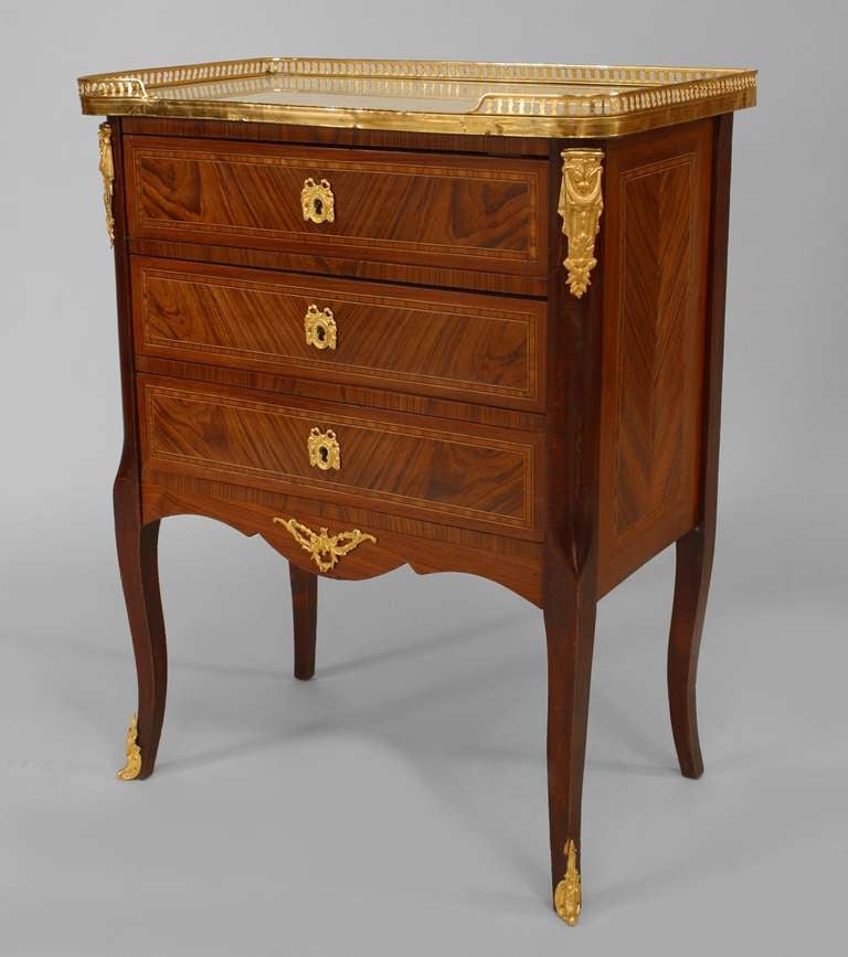 French Louis XV style (19th Century) kingwood and inlaid veneer small chest with 3 drawers and gilt bronze trim with a white marble top with a brass gallery.
