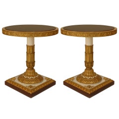 Paire de tables d'extrémité italiennes peintes de style néoclassique