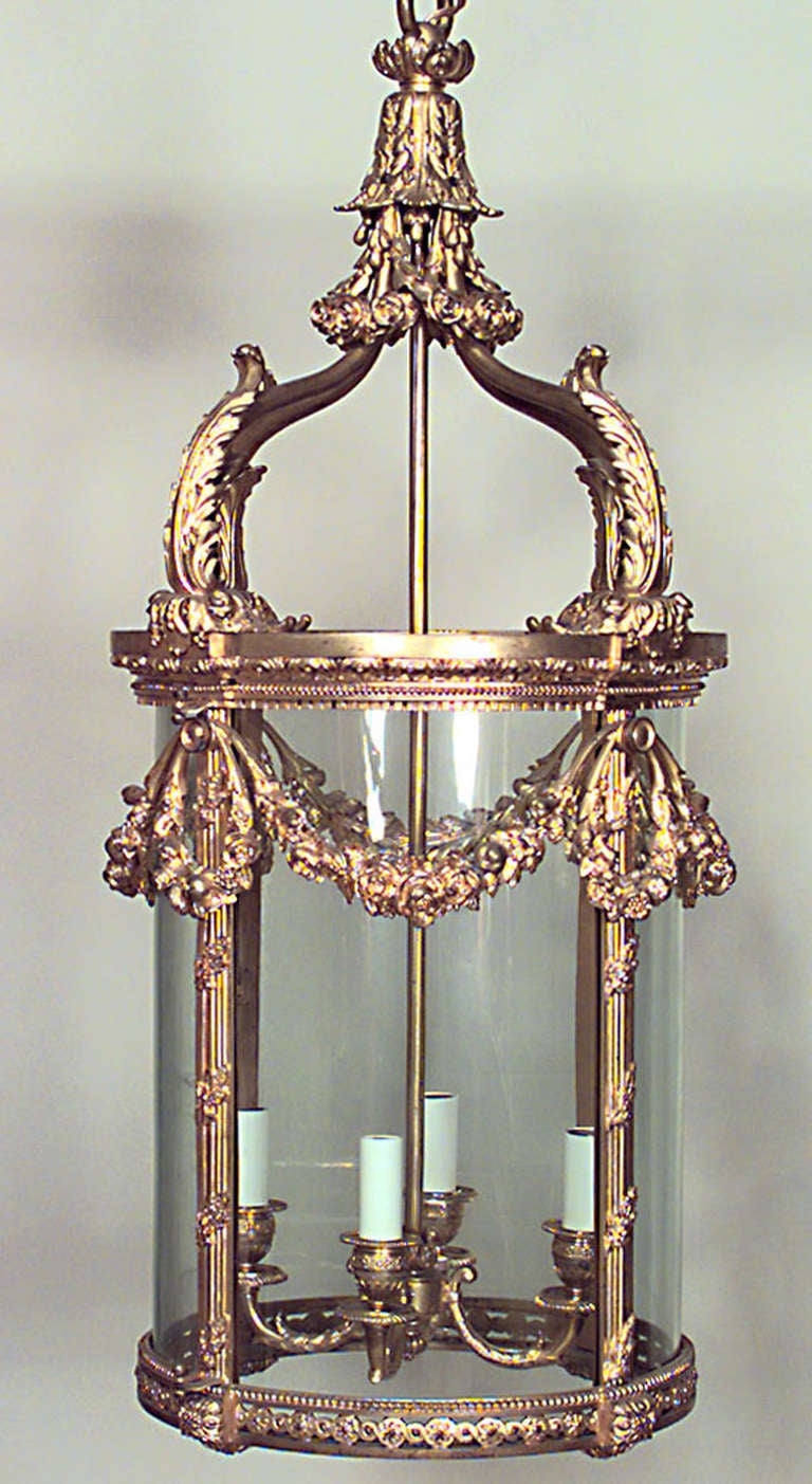 Francese Lampada a sospensione a lanterna francese in stile Luigi XVI in bronzo Dore in vendita