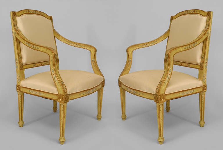 2 Pairs of Venetian Yellow Painted Floral Arm Chairs In Excellent Condition For Sale In New York, NY