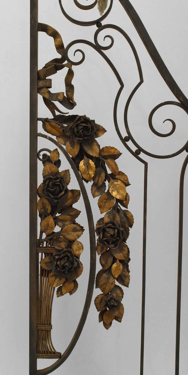 Pair of French Art Deco Gilt Trimmed Gates In Excellent Condition For Sale In New York, NY