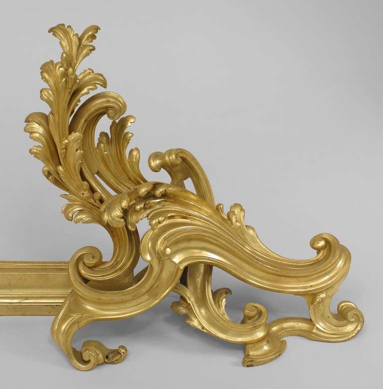 French Louis XV Style Gilt Bronze Fire Fender In Excellent Condition For Sale In New York, NY