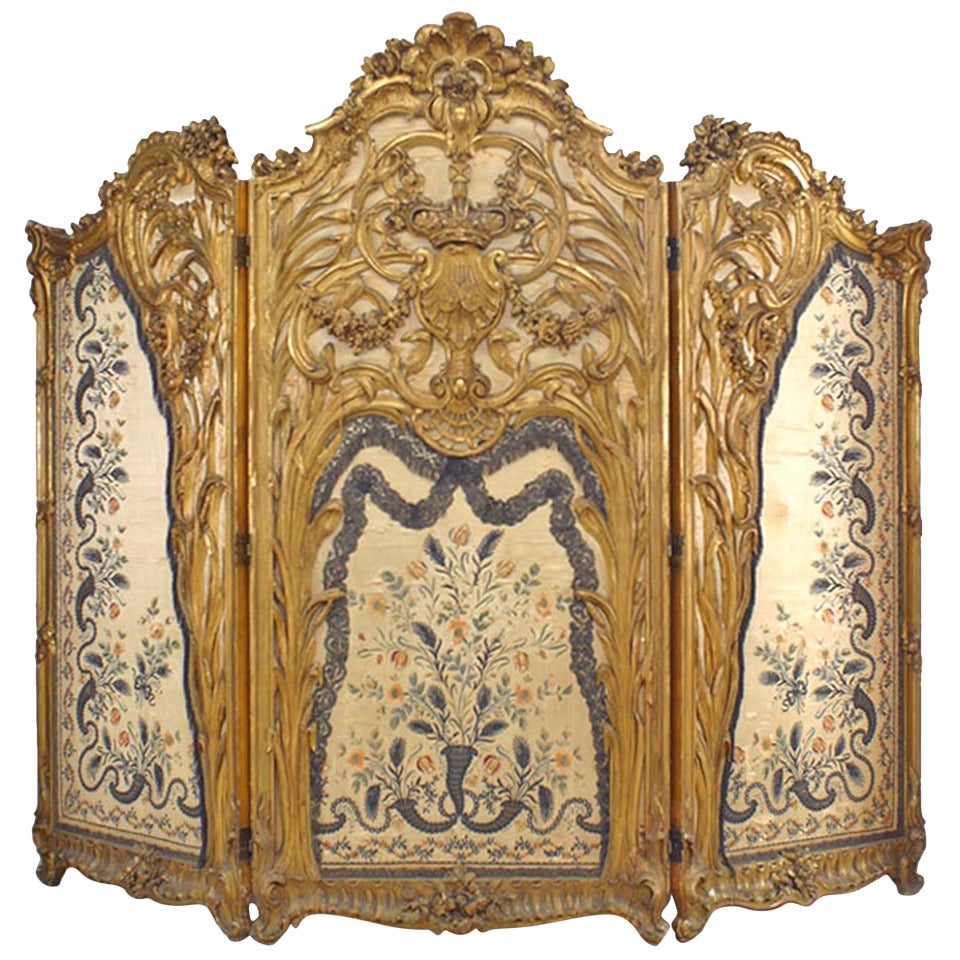 Geschnitzter vergoldeter 3-facher Raumteiler im Louis-XV-Stil mit bestickten Seideneinsätzen