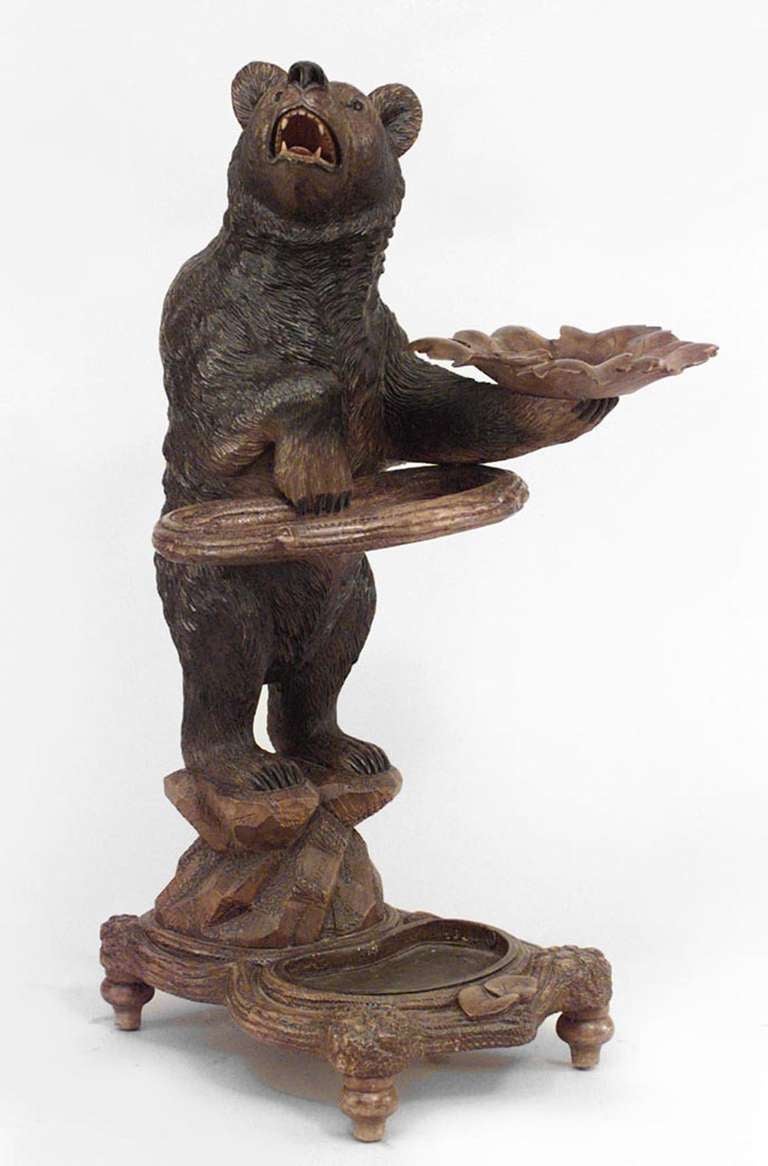Bär-Schirmständer aus Nussbaumholz im Schwarzwald (19. Jahrhundert) im Angebot