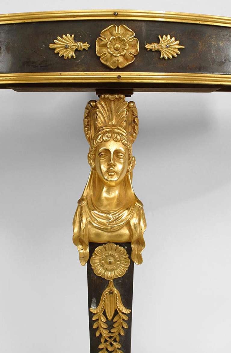 Paar Konsolentische aus französischer Empire-Bronze, Dore und Marmor (19. Jahrhundert) im Angebot