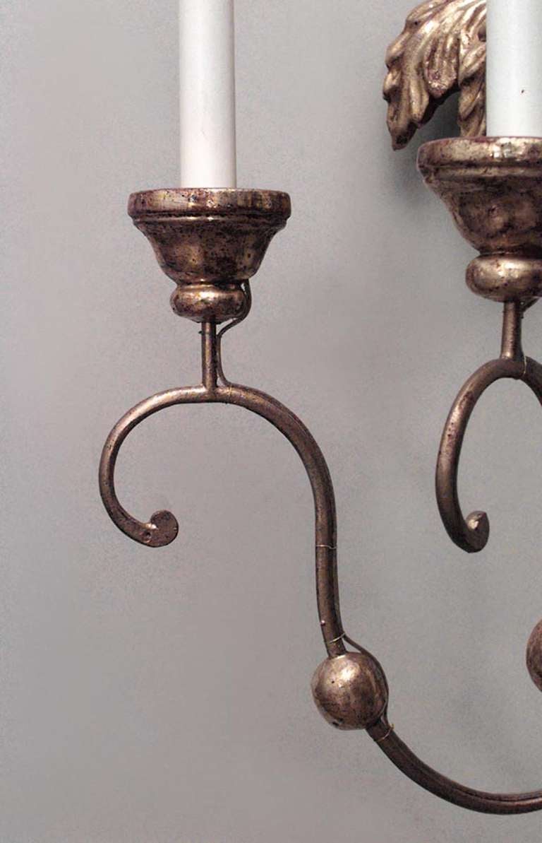 Pareja de apliques de madera de palma tallada de estilo neoclásico italiano Neoclásico en venta