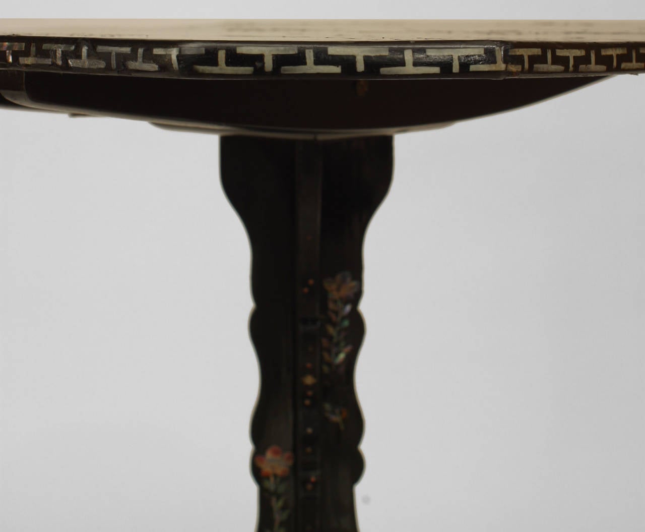 English Victorian black lacquer and pearl inlaid decorated papier mâché
pedestal base square tilt-top end table.