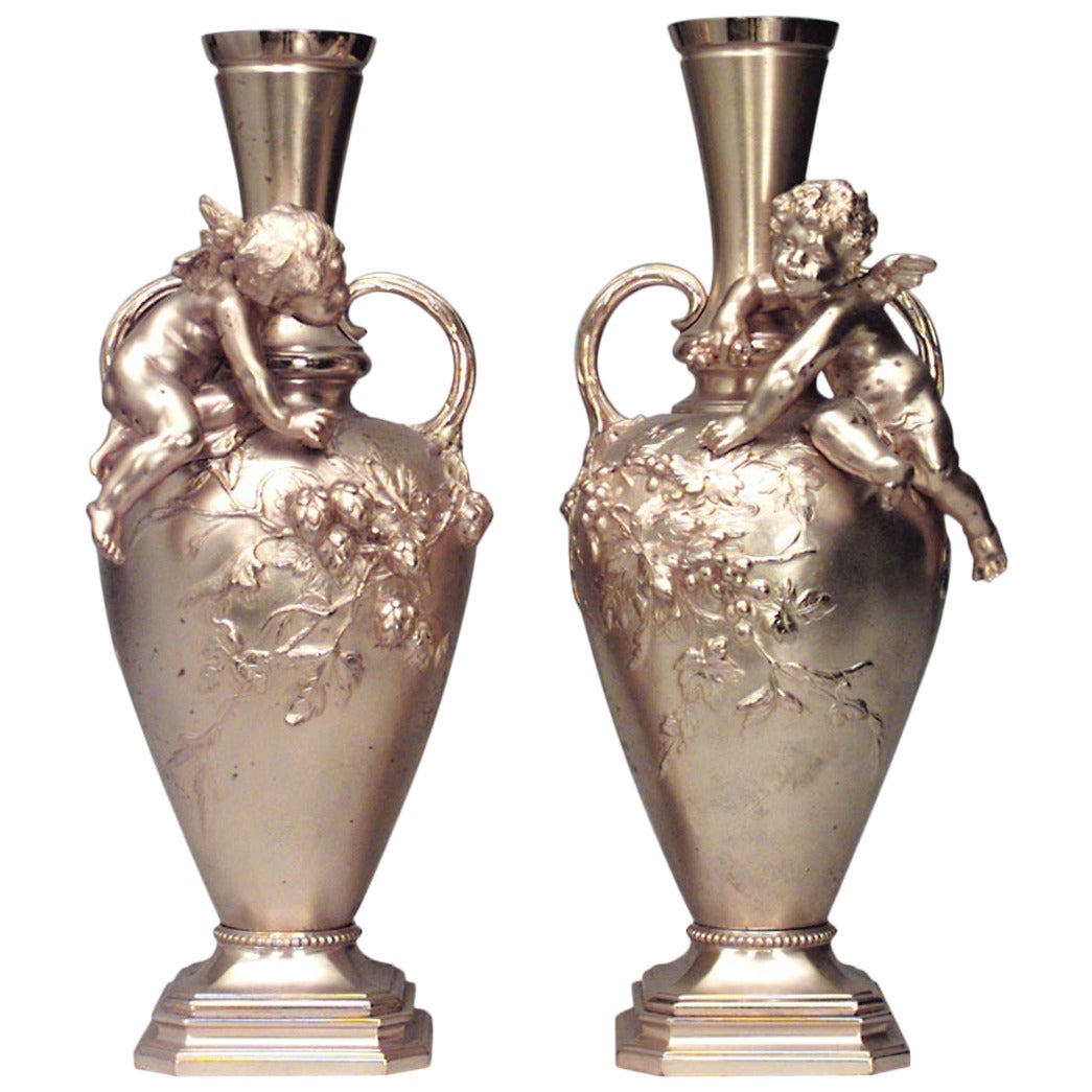 Paar französische viktorianische Moreau-Bronze-Dore-Vasen aus der Jahrhundertmitte