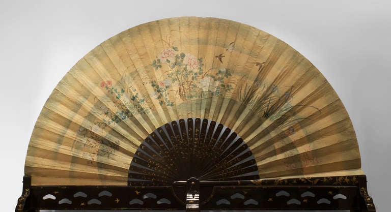 Asian Japanese (circa 1870) monumental exhibition quality folding fan (floor screen) with chinoiserie decorated lacquered base supporting a decorated 2 sided paper panel.
