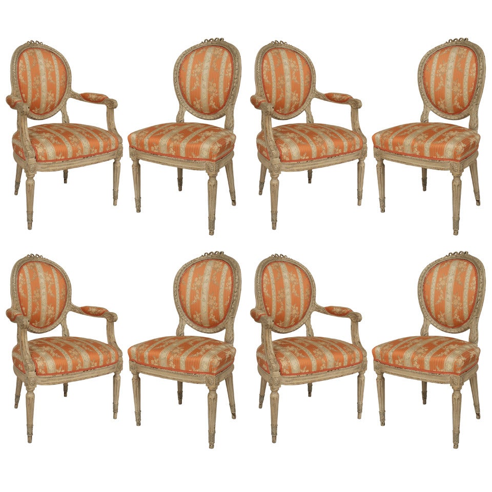 Ensemble de 8 chaises de salle à manger françaises Louis XVI en damas