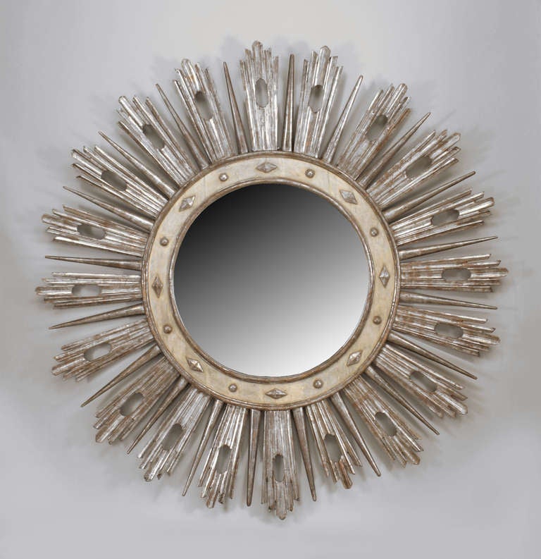 Italian Neoclassic (18/19th Century) monumental sunburst wall mirror with a gilt silvered varnish (Mecca) and cream painted detail. (Diameter of inner frame measures approximately 35