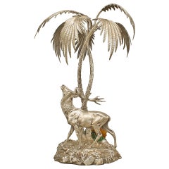 Fin du 19ème siècle. Centre de table anglais en forme de cerf en bronze plaqué argent