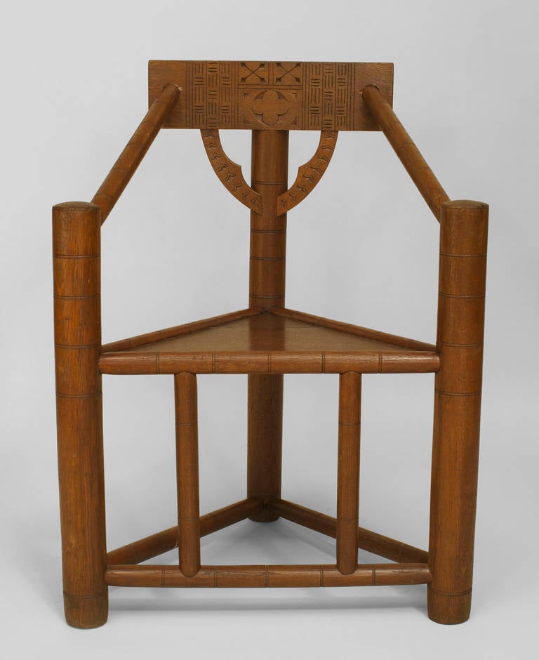 Britannique Paire de fauteuils triangulaires anglais en chêne en vente