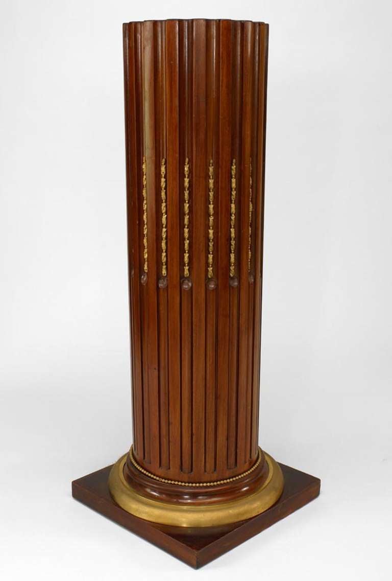 Pair of French Louis XVI Mahogany Column Pedestals In Excellent Condition For Sale In New York, NY