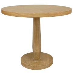 Table d'extrémité ronde américaine du milieu du siècle en bois de tilleul