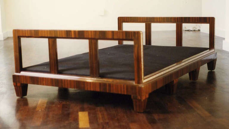 French Art Deco (circa 1925) macassar ebony daybed with slat sides and faux shagreen trim and raised on 8 tapered square feet with reeded molding (by CLEMENT MERE)
