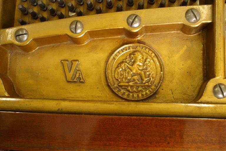 Piano à queue Louis XV en bois de roi Bon état - En vente à New York, NY