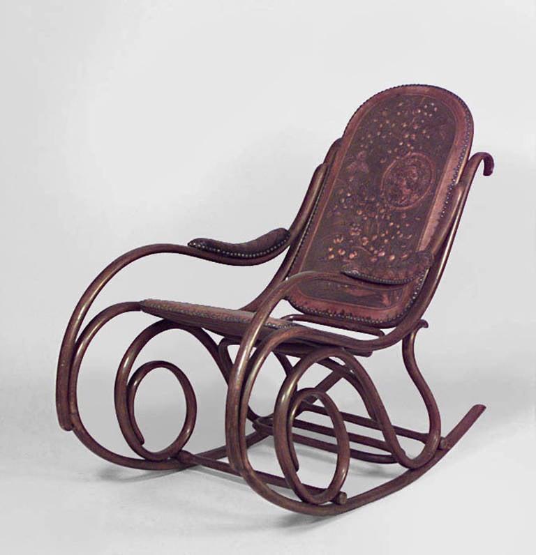Austriaco Sedia a dondolo austriaca in legno Bentwood Scroll in vendita