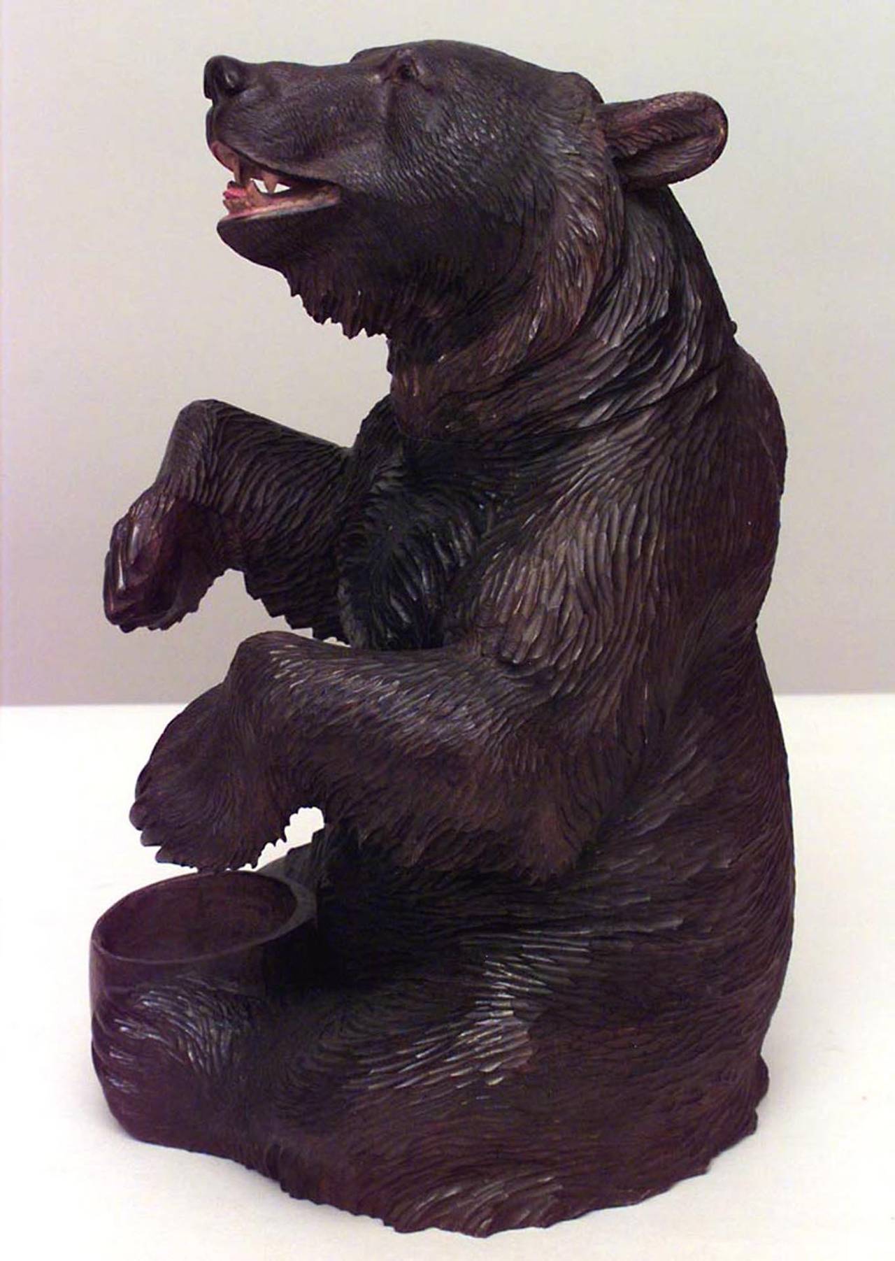 Rustic Black Forest Carved Walnut Bear Ashtray In Good Condition For Sale In New York, NY