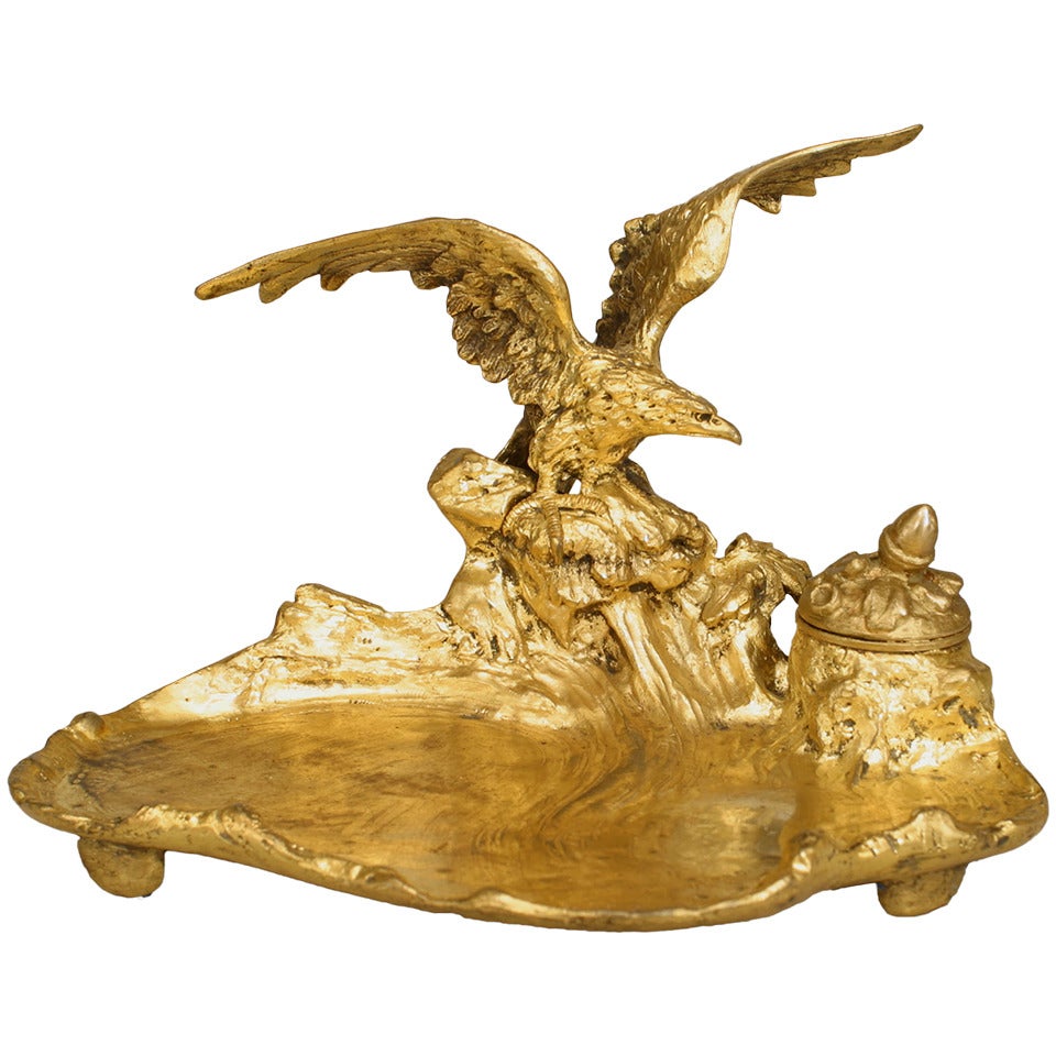 Encrier de style Empire français (19e siècle) en bronze doré avec aigle perché et glands (signé A. MARIONNETt)
