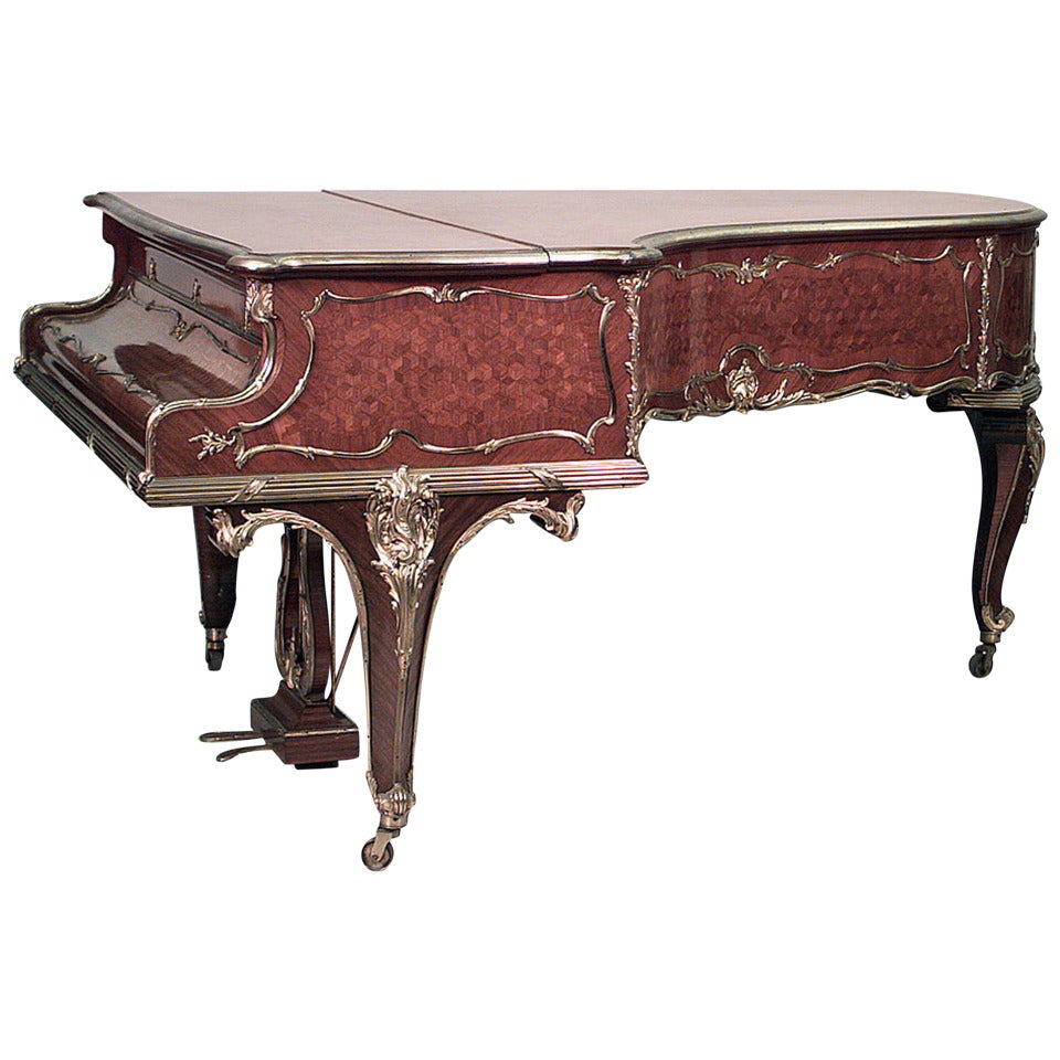 Piano à queue Louis XV en bois de roi