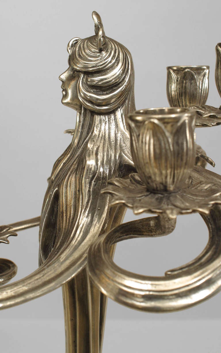 Coppia di candelabri figurativi in peltro argentato Art Nouveau in vendita 5
