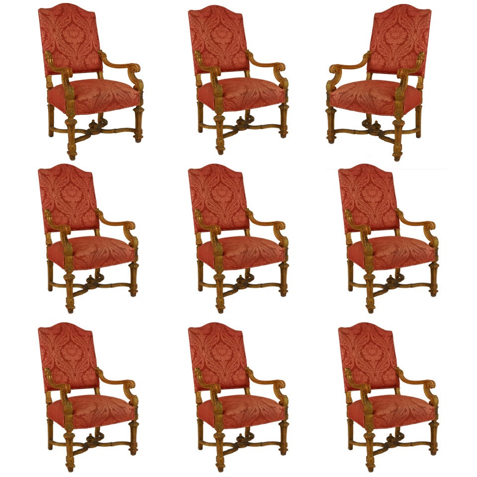 Ensemble de 9 chaises françaises Louis XIV tapissées de roses