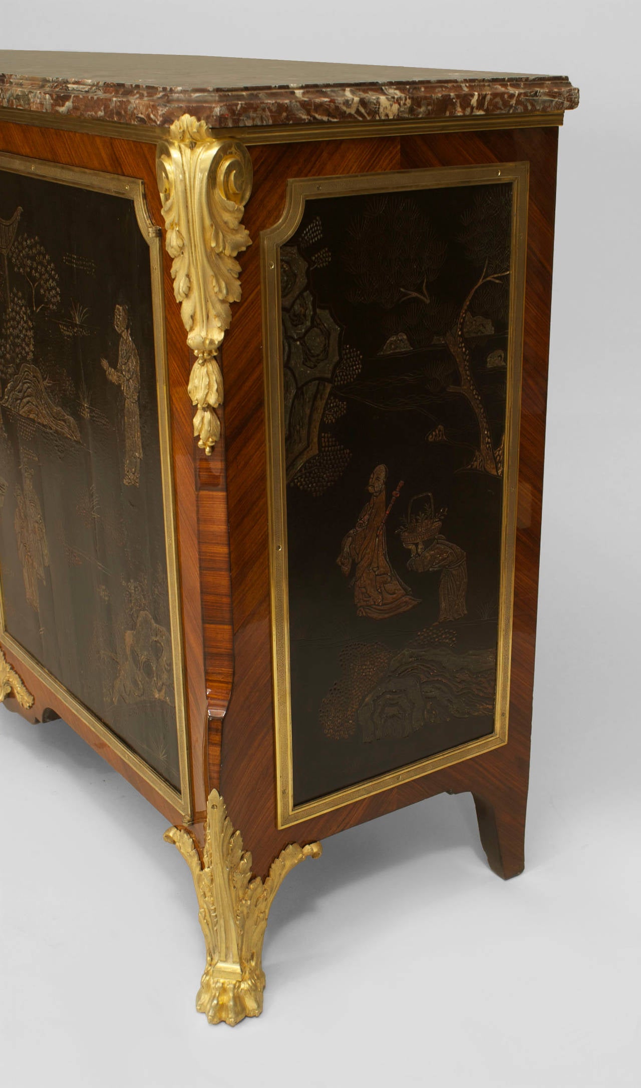 Louis XVI Commode française de style Louis XVI en tulipier avec plateau en marbre en vente