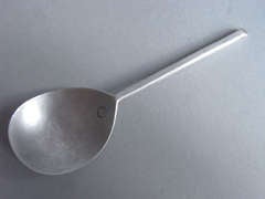 JAMES I. An early James I Slip Top Childs Spoon made in London in 1605 by the specialist Spoon maker William Cawdell.