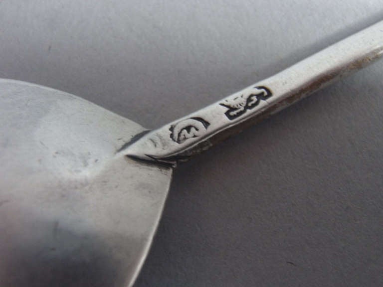JAMES I. An early James I Slip Top Childs Spoon made in London in 1605 by the specialist Spoon maker William Cawdell.