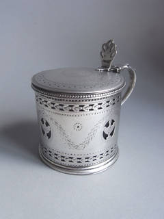 Antique A fine George III Mustard Pot made in London in 1781 by Robert Hennell